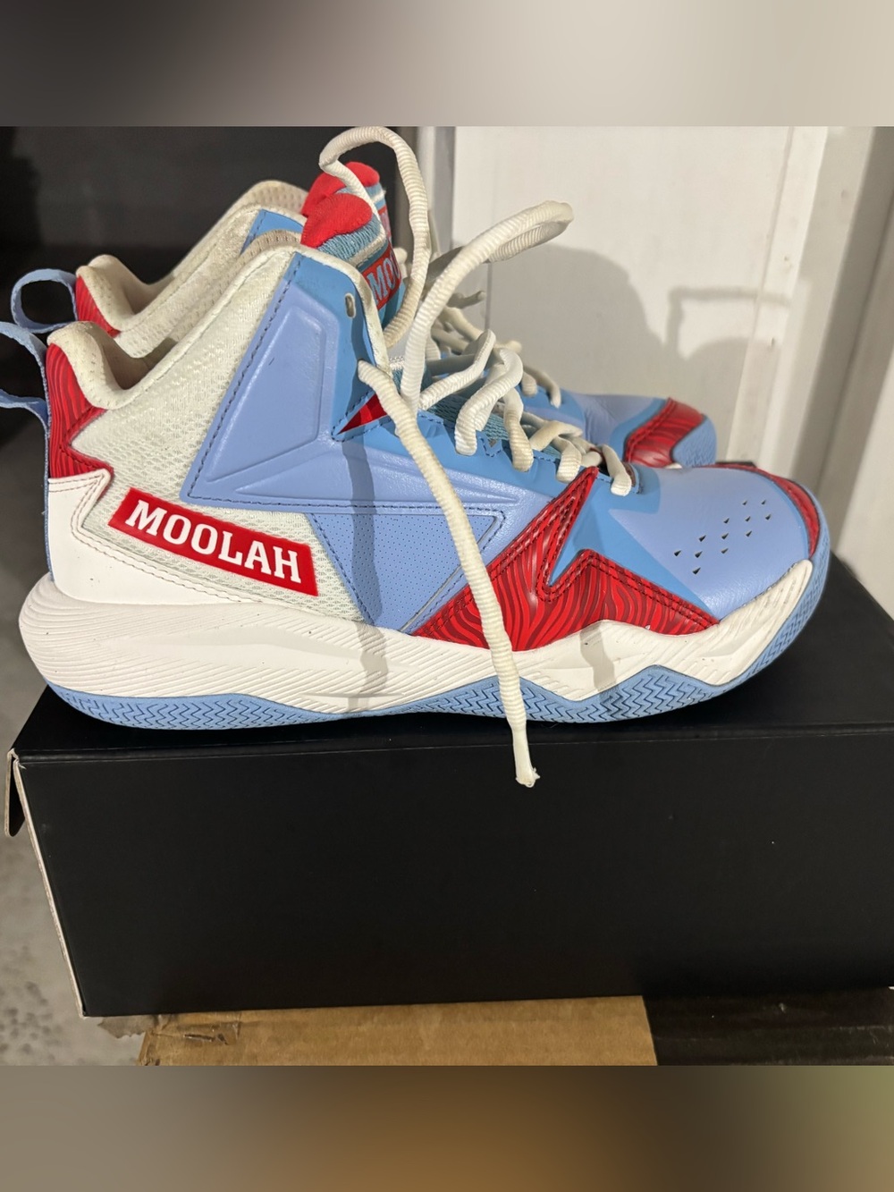 Moolah swish basketball sneakers